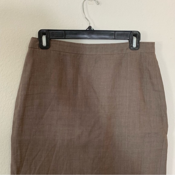 J crew brown skirt with small slit on back lined size 2 - Picture 2 of 9